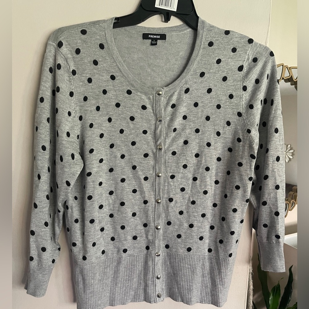 New with out tags super soft grey sweater. Size large